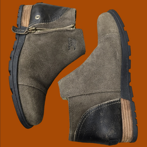 SOREL Leather Low Anckle Booties Sz 9